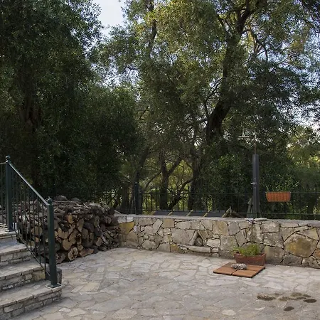 Su La Strata By Corfuescapes Gáios
