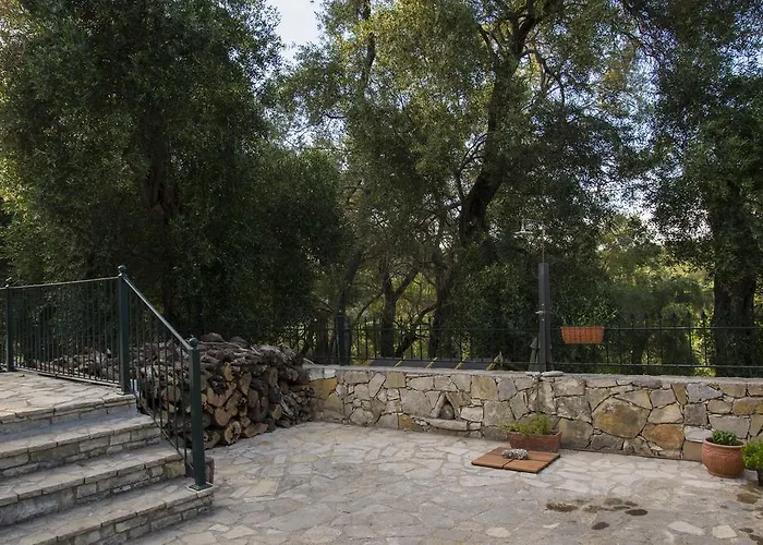 Su La Strata By Corfuescapes Gaios